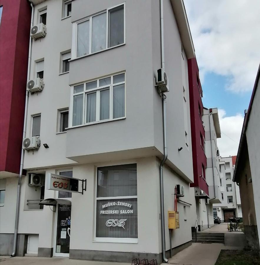 Apartman Mia Sremska Mitrovica Exterior photo